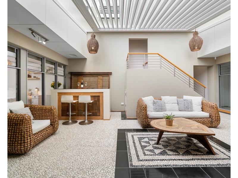 14 Paterson Place, Paradise Point QLD 4216