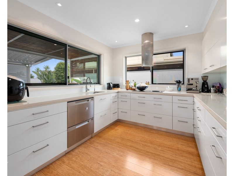 14 Paterson Place, Paradise Point QLD 4216