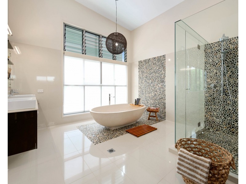 14 Paterson Place, Paradise Point QLD 4216