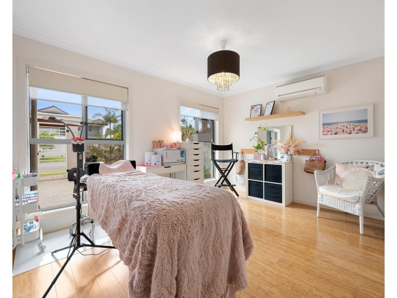 14 Paterson Place, Paradise Point QLD 4216