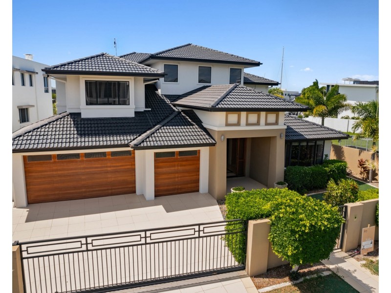 53 Royal Albert Crescent, Sovereign Islands QLD 4216