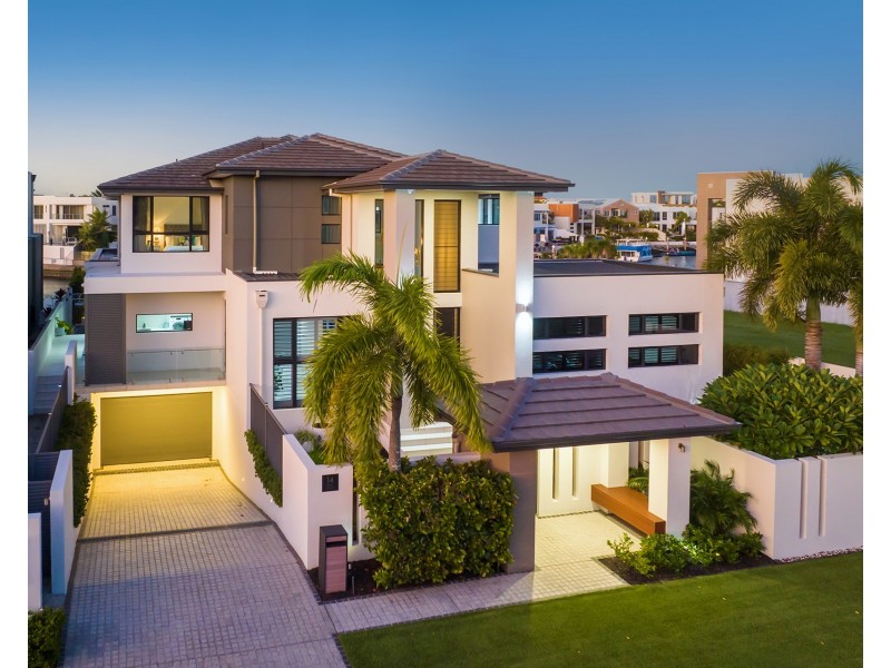 14 Royal Albert Crescent, Sovereign Islands QLD 4216