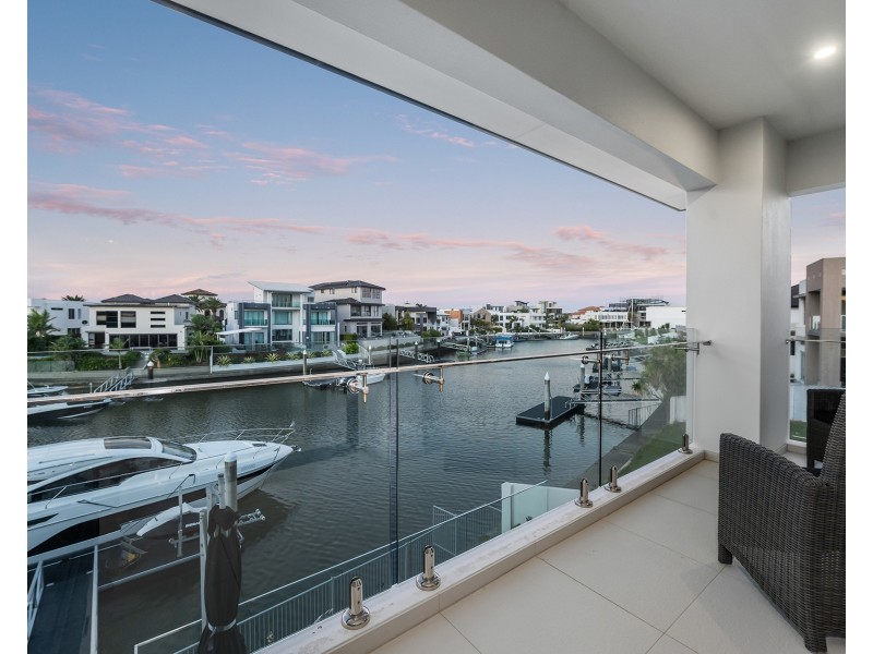 14 Royal Albert Crescent, Sovereign Islands QLD 4216