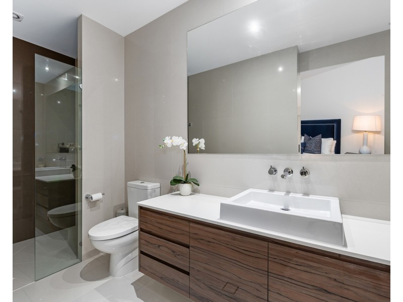 14 Royal Albert Crescent, Sovereign Islands QLD 4216