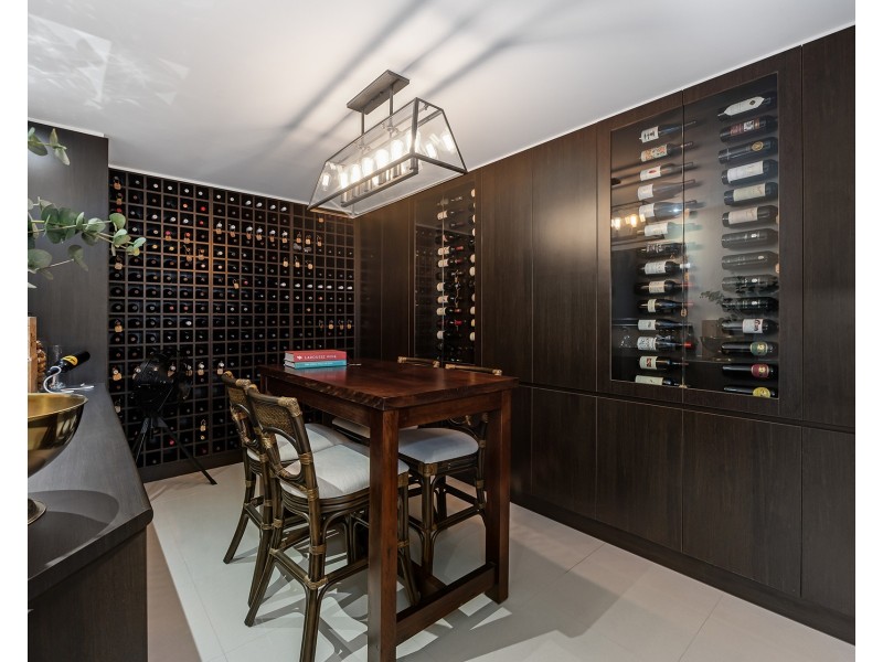 14 Royal Albert Crescent, Sovereign Islands QLD 4216