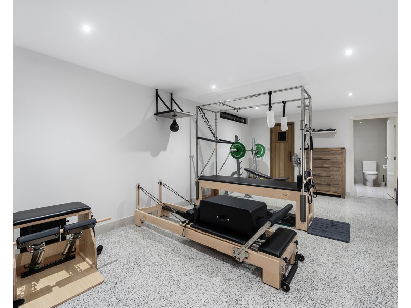 14 Royal Albert Crescent, Sovereign Islands QLD 4216