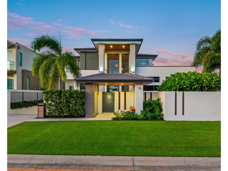 14 Royal Albert Crescent, Sovereign Islands QLD 4216