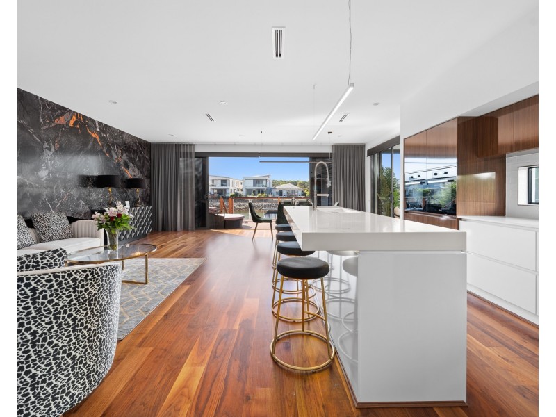 4 Northwater Drive, Hope Island QLD 4212