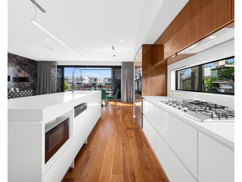 4 Northwater Drive, Hope Island QLD 4212