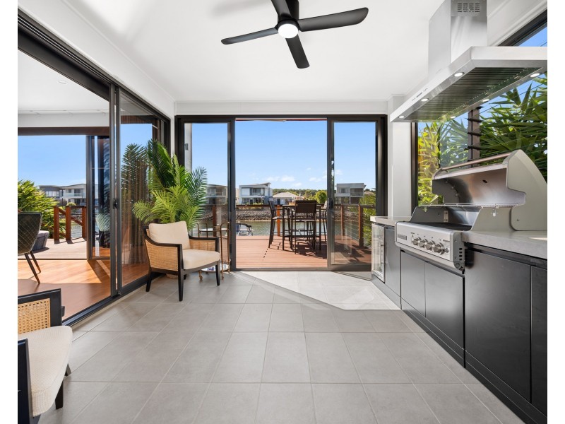 4 Northwater Drive, Hope Island QLD 4212