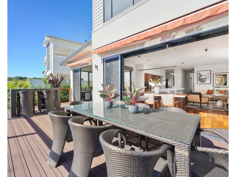 4 Northwater Drive, Hope Island QLD 4212