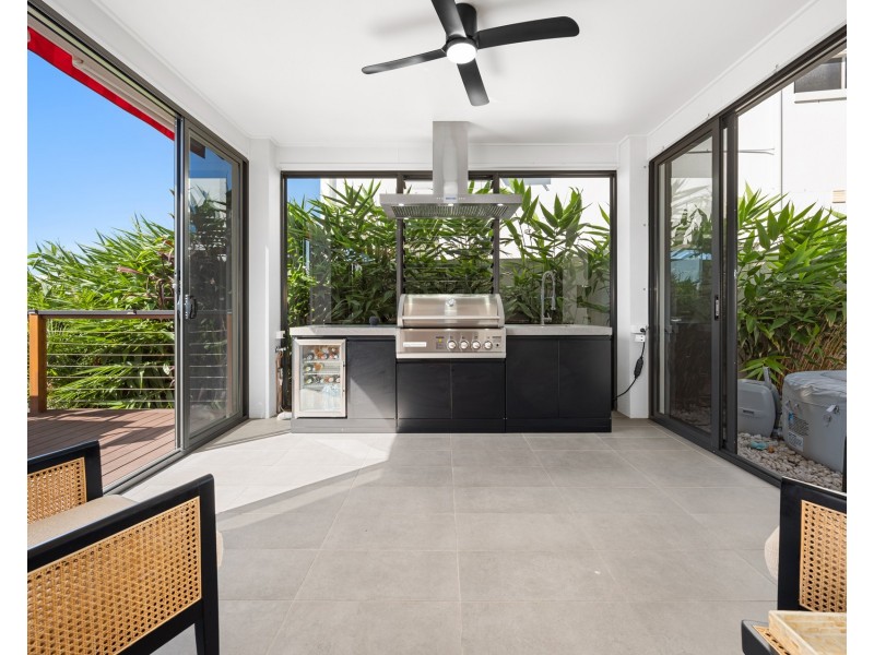 4 Northwater Drive, Hope Island QLD 4212