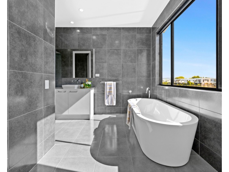 4 Northwater Drive, Hope Island QLD 4212