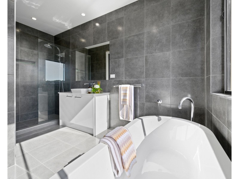 4 Northwater Drive, Hope Island QLD 4212