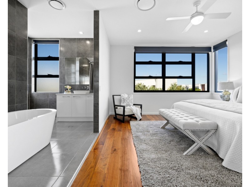 4 Northwater Drive, Hope Island QLD 4212