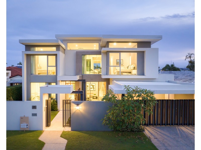 126 Amalfi Drive, Isle Of Capri QLD 4217