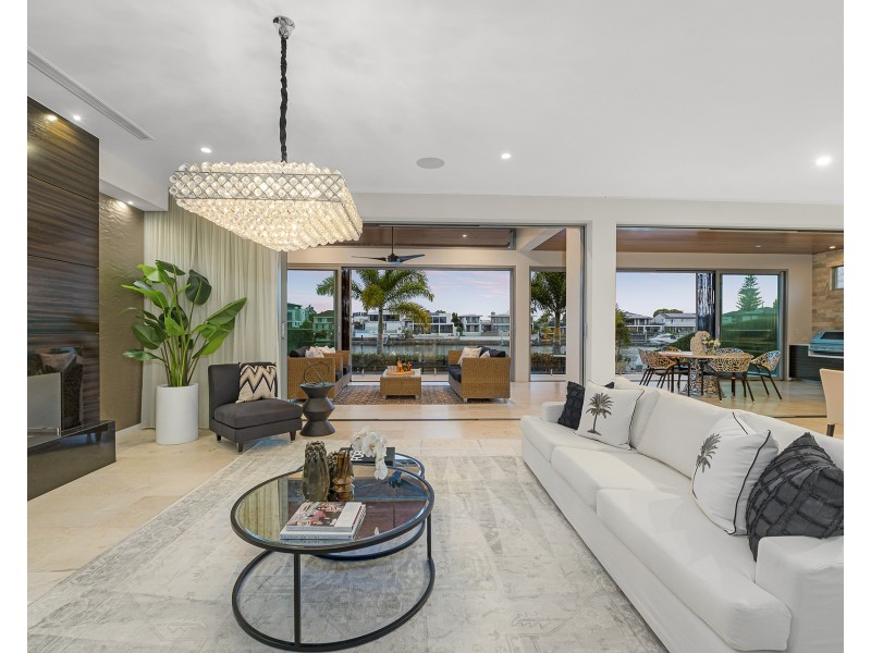 126 Amalfi Drive, Isle Of Capri QLD 4217
