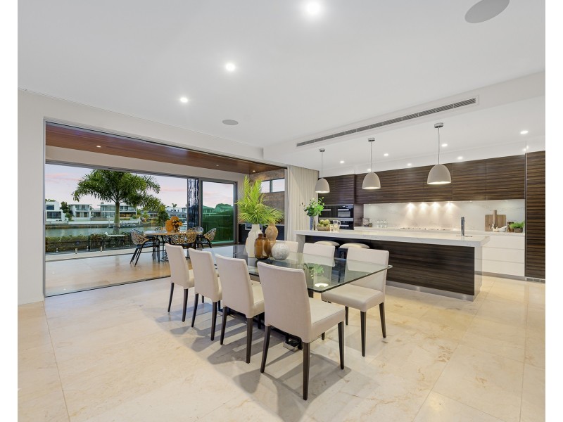 126 Amalfi Drive, Isle Of Capri QLD 4217