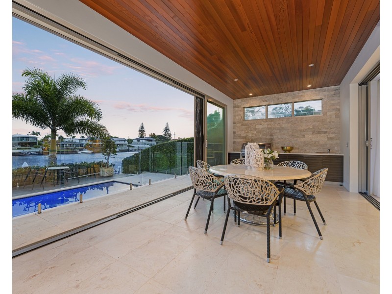 126 Amalfi Drive, Isle Of Capri QLD 4217