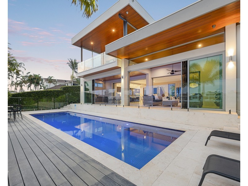 126 Amalfi Drive, Isle Of Capri QLD 4217