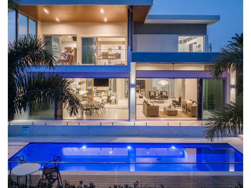 126 Amalfi Drive, Isle Of Capri QLD 4217