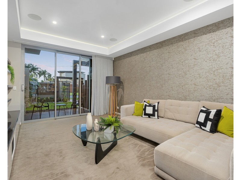 126 Amalfi Drive, Isle Of Capri QLD 4217