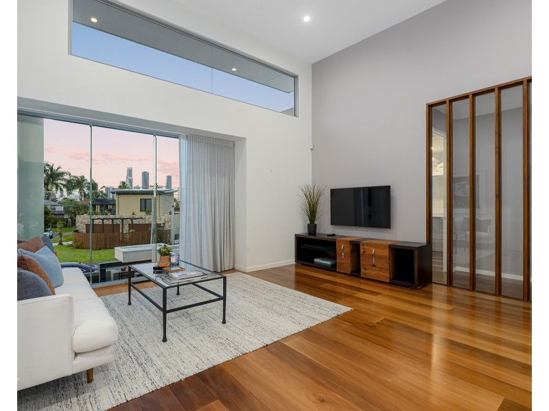 126 Amalfi Drive, Isle Of Capri QLD 4217