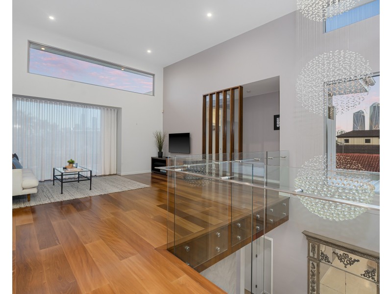 126 Amalfi Drive, Isle Of Capri QLD 4217