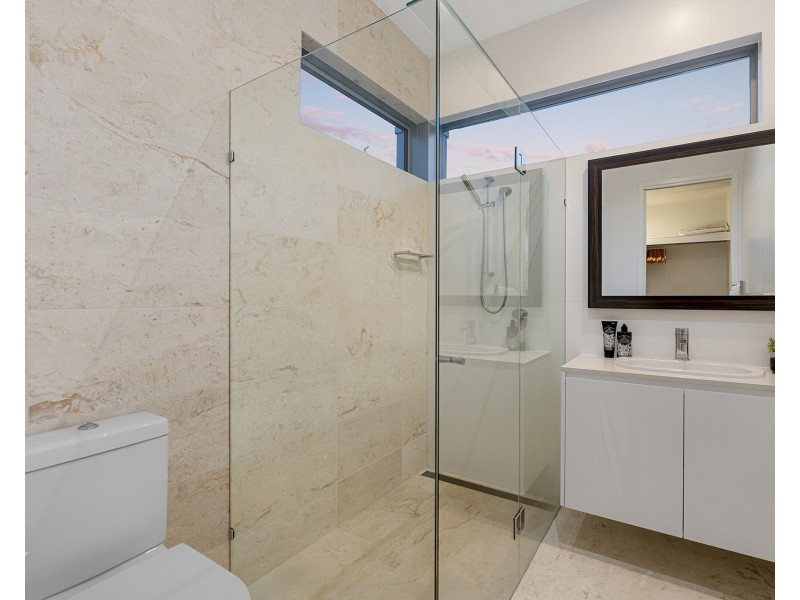 126 Amalfi Drive, Isle Of Capri QLD 4217