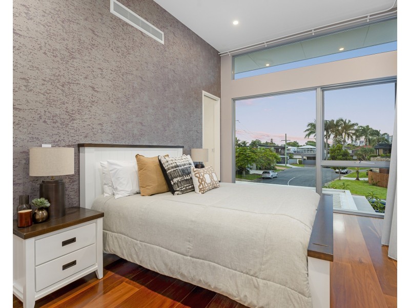 126 Amalfi Drive, Isle Of Capri QLD 4217