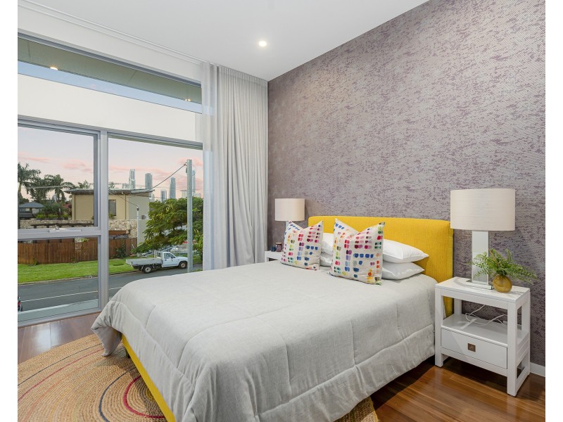 126 Amalfi Drive, Isle Of Capri QLD 4217