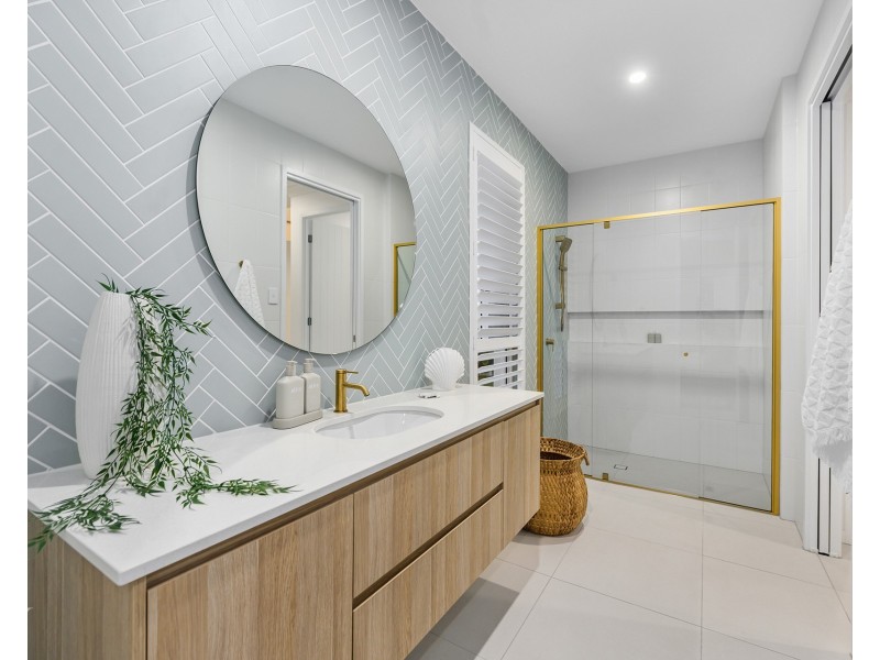 142 Paradise Parade, Jacobs Well QLD 4208
