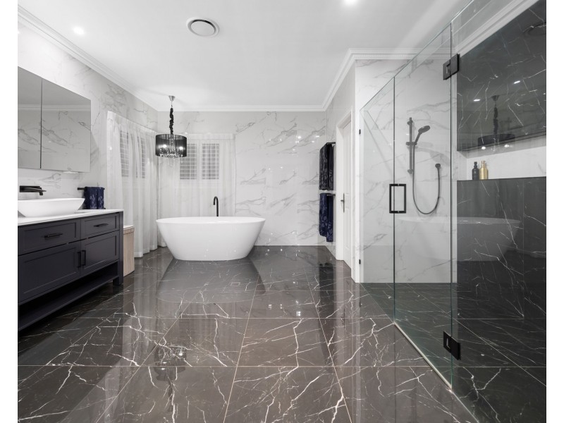 6 Queen Guineveres Place, Sovereign Islands QLD 4216