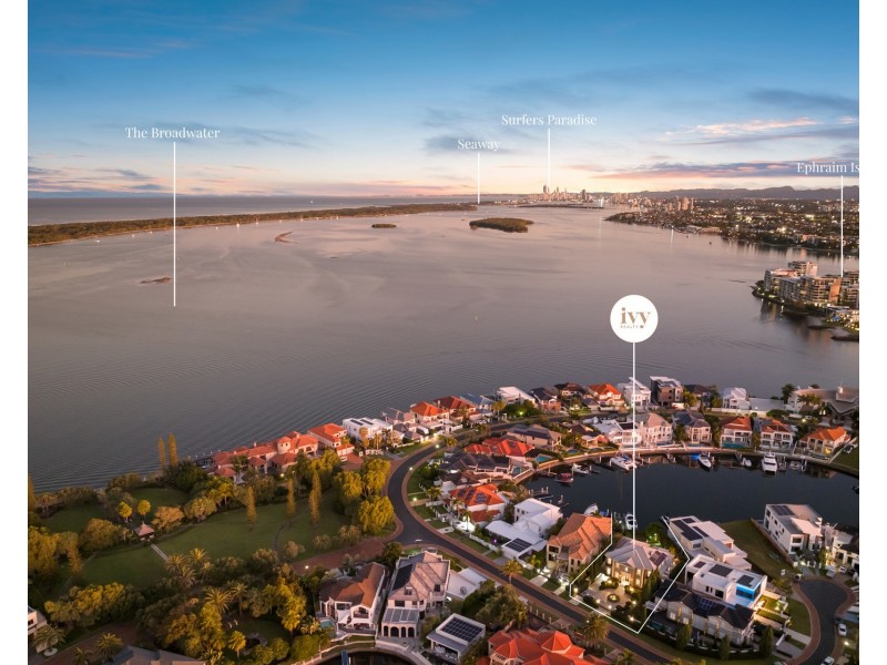 6 Queen Guineveres Place, Sovereign Islands QLD 4216