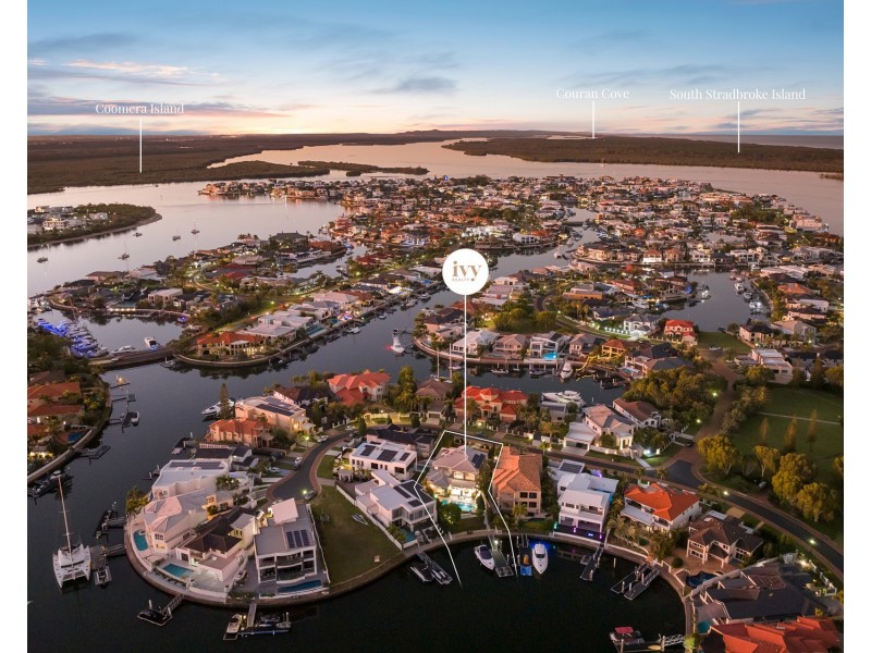 6 Queen Guineveres Place, Sovereign Islands QLD 4216