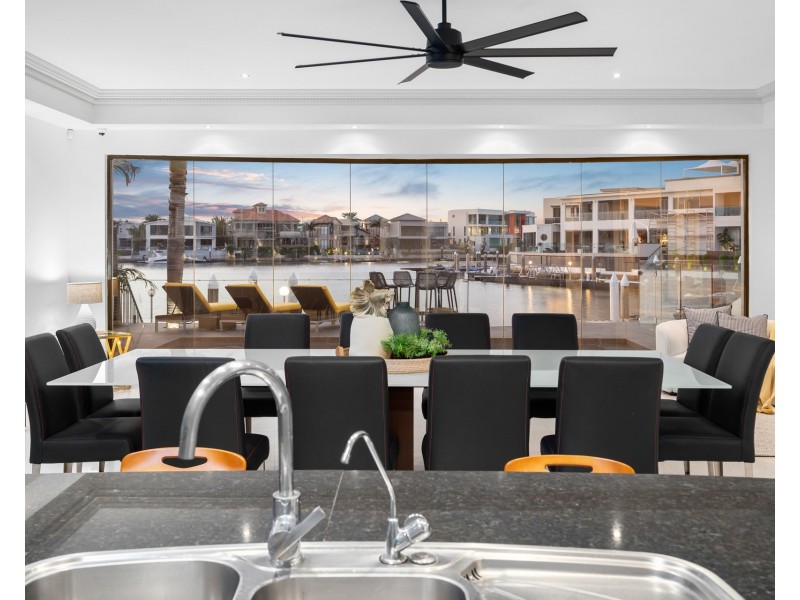 6 Parklane Terrace, Sovereign Islands QLD 4216