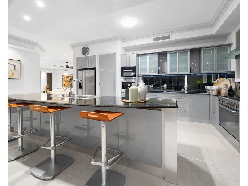 6 Parklane Terrace, Sovereign Islands QLD 4216