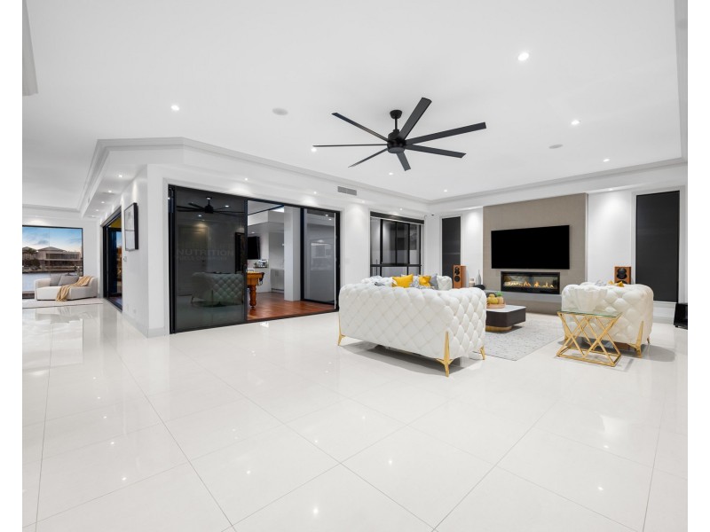 6 Parklane Terrace, Sovereign Islands QLD 4216