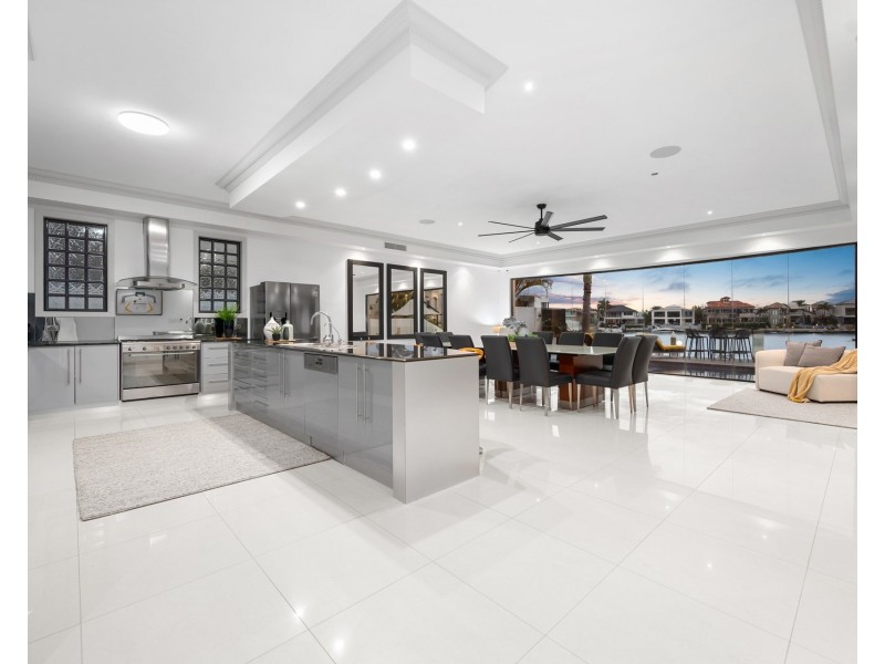 6 Parklane Terrace, Sovereign Islands QLD 4216