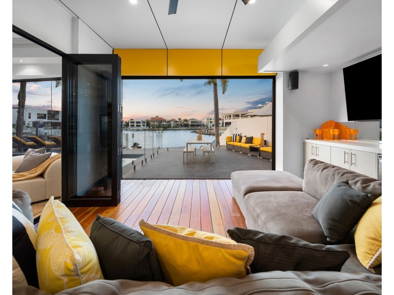 6 Parklane Terrace, Sovereign Islands QLD 4216