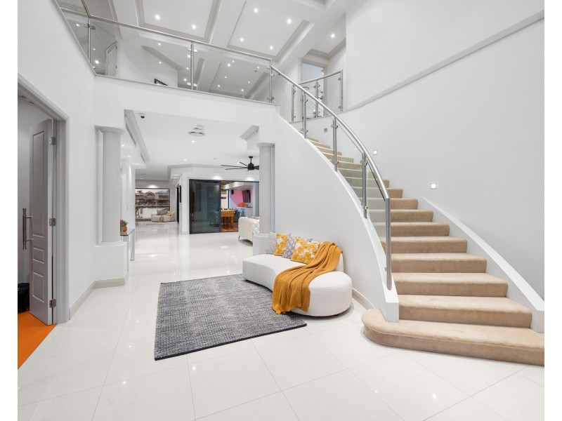 6 Parklane Terrace, Sovereign Islands QLD 4216