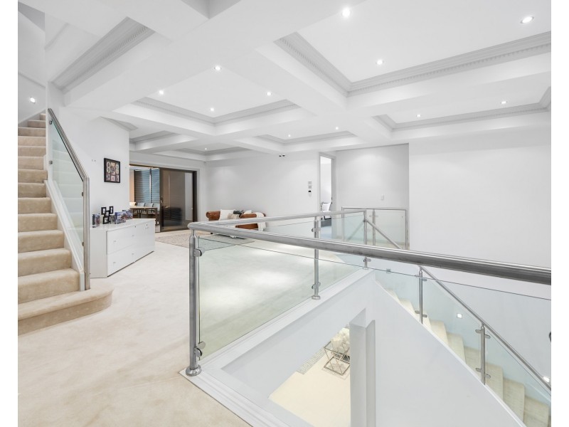 6 Parklane Terrace, Sovereign Islands QLD 4216