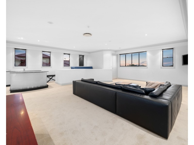 6 Parklane Terrace, Sovereign Islands QLD 4216