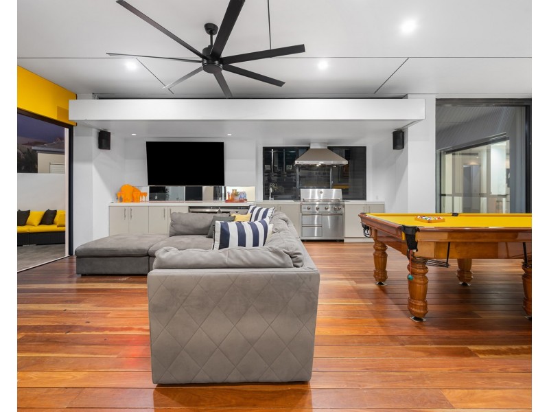 6 Parklane Terrace, Sovereign Islands QLD 4216