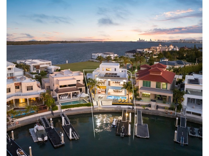 6 Parklane Terrace, Sovereign Islands QLD 4216