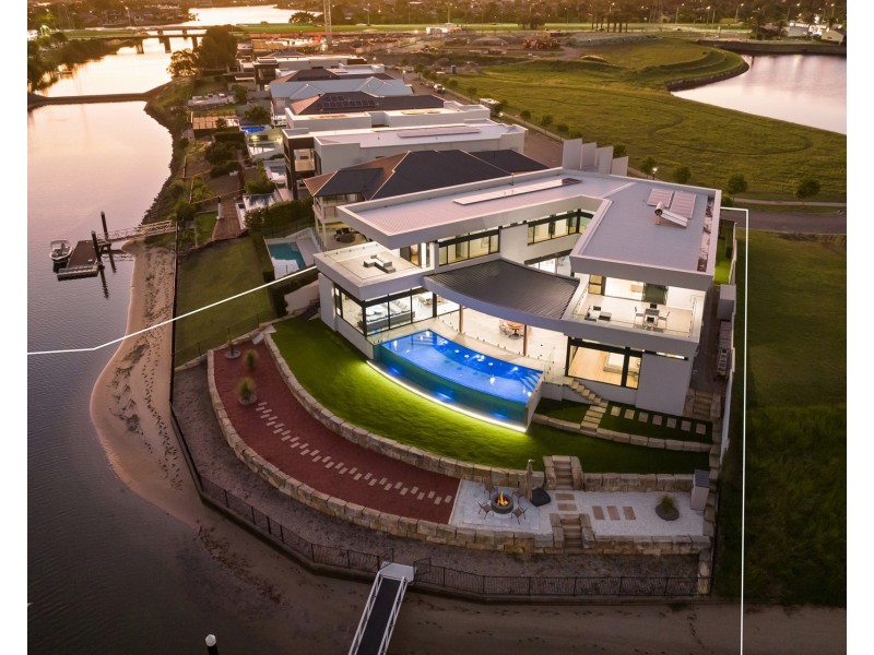 62 Lakeview Boulevard, Mermaid Waters QLD 4218