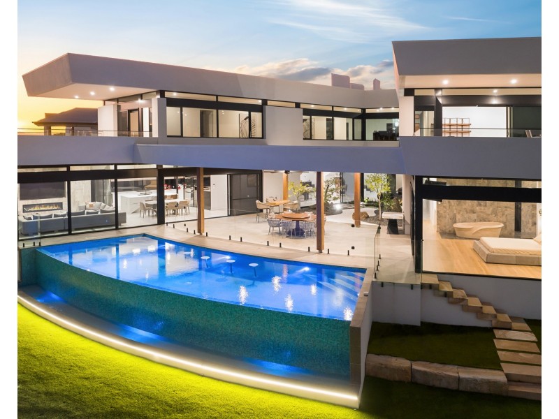 62 Lakeview Boulevard, Mermaid Waters QLD 4218