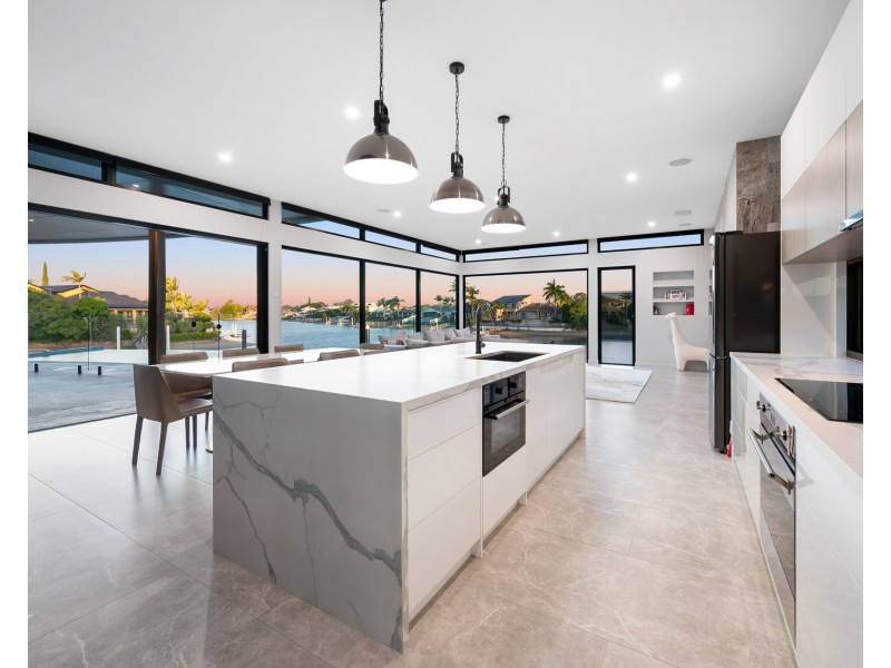 62 Lakeview Boulevard, Mermaid Waters QLD 4218