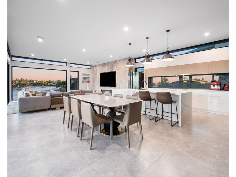 62 Lakeview Boulevard, Mermaid Waters QLD 4218