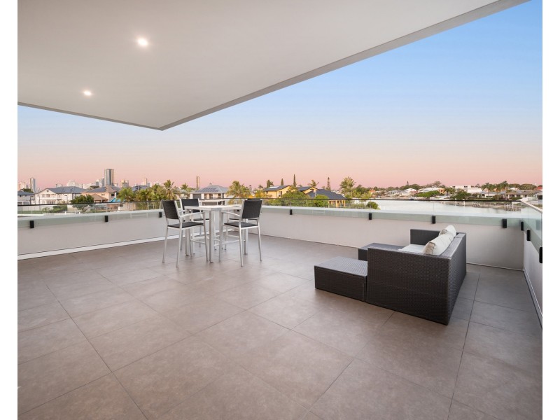 62 Lakeview Boulevard, Mermaid Waters QLD 4218